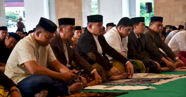 Pj Bupati Sinjai Salat Idul Adha di Masjid Islamic Center
