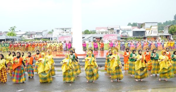 Pecahkan Rekor MURI, Pj Bupati Ajak Lestarikan Adat Budaya Daerah