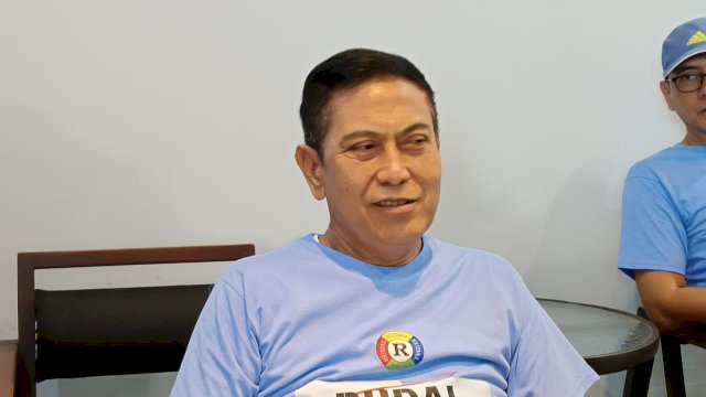 Rusdin Abdullah (Rudal) usai bertemu mantan pemain PSM. Foto: HN/Sinta