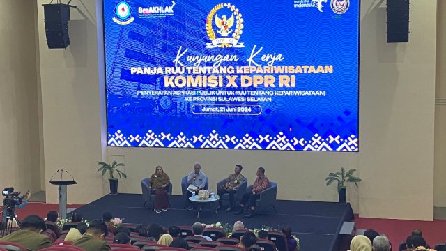 Komisi X DPR RI melakukan reses di kampus Poltekpar Makassar. (Foto: Gita/HN).