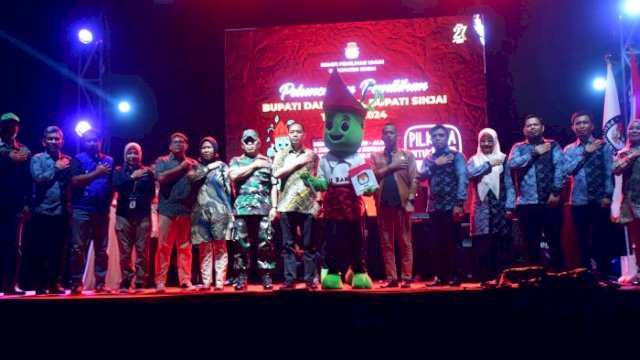 KPU Sinjai gelar Peluncuran Tahapan Pilkada 2024 di tengah hujan deras, Minggu (2/6) malam ||Foto:Ist