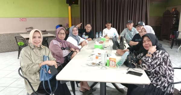 The Young Oldies Sepakat Silaturahmi di Villa Tanjung Bayang