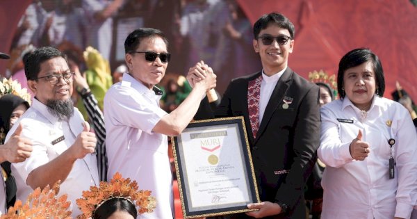 Raih Rekor MURI, 24.913 Penari Paddupa Sukses Pikat Hati Warga di Festival Sulsel Menari