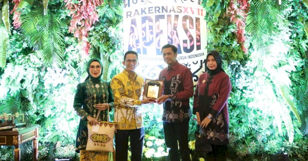 Pj Sekda Wakili Wali Kota Makassar di Pembukaan Rakernas APEKSI XVII di Balikpapan