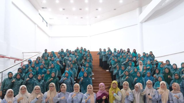 TP PKK Makassar menggelar sosialisasi internet sehat. Foto: ist