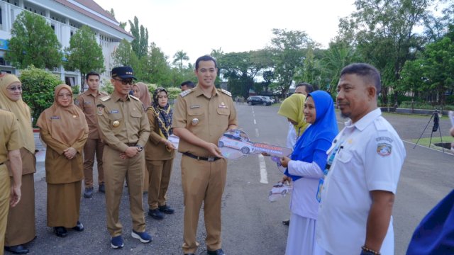 Tingkatkan Layanan Kesehatan, Pemkab Pangkep Salurkan Bantuan Ambulans di 8 Puskesmas