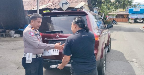 Berantas Plat Gantung, Kasatlantas Polres Barru Tindaki Pemilik Mobil Pajero