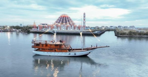 Dispar Makassar Resmi Perkenalkan 2 Kapal Phinisi Makassar sebagai Destinasi Wisata