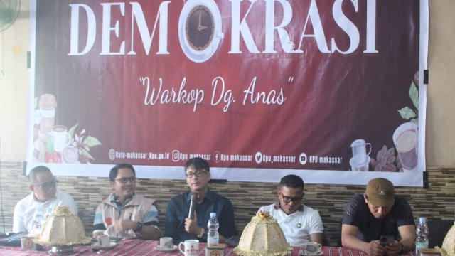 Tenaga Ahli KPU RI Erik Kurniawan (tengah/kemeja hitam). Foto: HN/Sinta