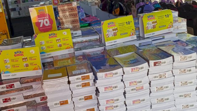 Gramedia Pettarani Makassar menghadirkan peomo pembelian perlengkapan sekolah. (Foto: Gita/HN)