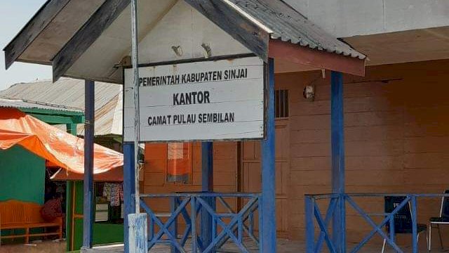 Kantor Camat Pulau Sembilan Sinjai. Foto: HN/Bagoes 