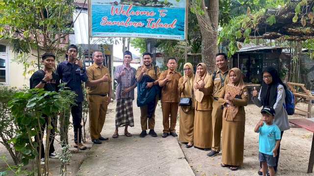 Diskominfomks saat melakukan pendataan dan monitoring di pulau Samalona, foto: dok