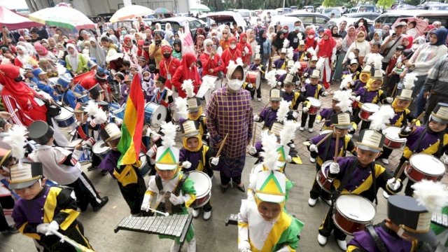 Ketua PKK kota Makassar Indira Jusuf Ismail bersama TK se-Kota Makassar, dok: Pemkot