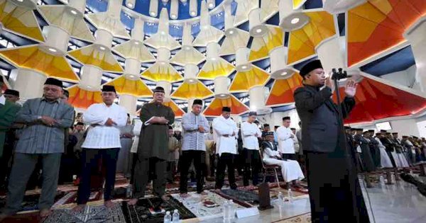 Danny Pomanto dan Bahtiar Baharuddin Laksanakan Salat Idul Fitri di Masjid Kubah 99 Asmaul Husna