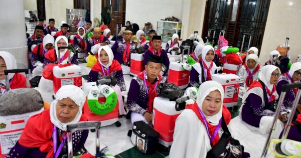 Berangkatkan 240 JCH, Pj Bupati Sinjai: Manfaatkanlah Kesempatan Ini Sebaik-baiknya