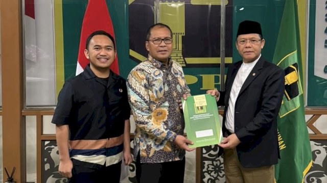 Mohammad Ramdhan Pomanto Terima Surat Tugas dari PPP, Foto: Dok PPP Sulsel.