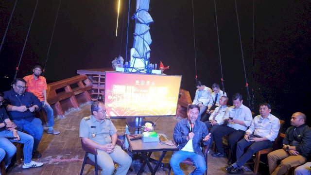 Direktur Utama PT Festival Delapan Sofyan Setiawan (kenakan jaket hitam). Foto: HN/Sinta