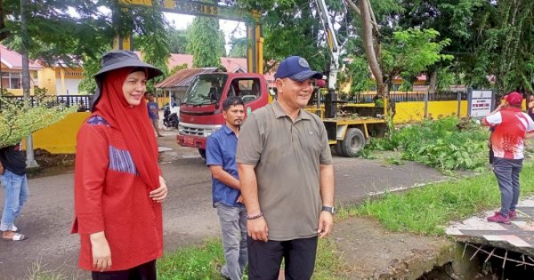 Pj Bupati Sinjai dan Ketua TP PKK Cut Resmiati Pantau Lokasi Pengerukan