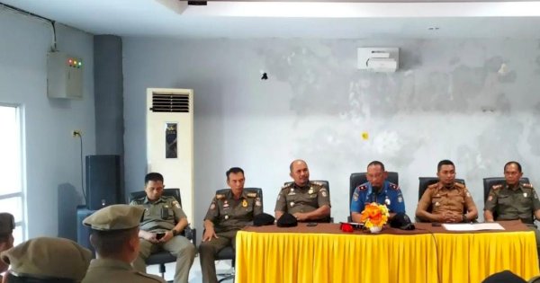 Kunjungan ke Kecamatan Wajo, Kasatpol PP Makassar Tekankan Soal Kedisiplinan Kerja