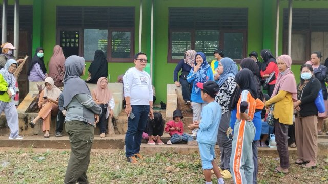 Suasana Pembersihan SMP N 16 lokasi relokasi SD N Pajjaiang, Foto: Dok Kadisdik Makassar