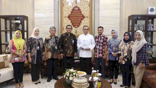 Wali Kota Makassar Moh Ramdhan  Pomanto menerima kunjungan Plt Kepala Balai Besar Karantina Ikan, Pengendalian Mutu, dan Keamanan Hasil Perikanan (KIPM) Makassar Mohammad Zamrud, di Amirullah, Jumat (03/05/2024).