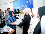 TP PKK Kota Makassar Serahkan Sumbangan Paket Kain Kafan ke Seluruh PKK Kecamatan