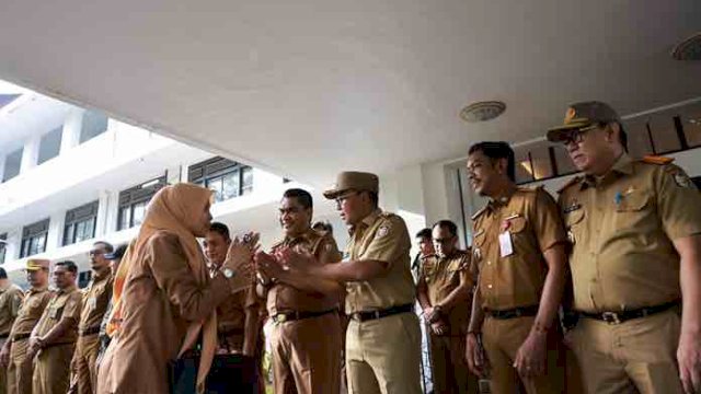 Danny Pomanto pada sela-sela Apel Pagi lingkup Pemkot Makassar di Kantor Balai Kota, Selasa, (16/04/2024).