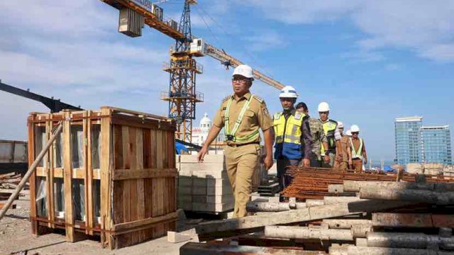 Danny Pomanto saat meninjau gedung Makassar Government Center (MGC), Selasa, (16/04/2024).