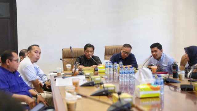 Kegiatan Focus Grup Discusion (FGD) terkait kebijakan pengelolaan investasi bersama Dewan Investasi dan OPD terkait, Jumat (19/07/2024).