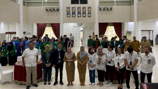 Pemerintah Kota Makassar melalui Dinas Komunikasi dan Informatika (Diskominfo) menggelar Forum Smart City dengan Tema “Sinergi Membangun Ekosistem Smart City”. Berlangsung di Baru Anging Mammiri, Senin (20/5/2024).