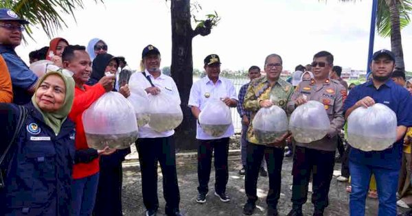 Wali Kota Makassar Apresiasi Program Gerakan Tebar Benih Ikan oleh Pj Gubernur Sulsel, Dorong Ketahanan Pangan dan Ekonomi Masyarakat