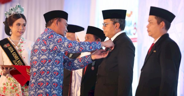 Danny Pomanto Raih Satyalencana Wira Karya, Upaya Pembangunan Keluarga di Makassar