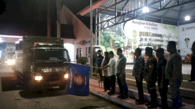 Pj Bupati ‘T.R. Fahsul Kerahkan 6 Truk Angkut Bantuan ke Wajo