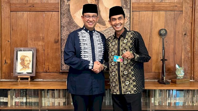 Bertemu Anies Baswedan, Relawan Arta Serahkan Kartu Jakarta Bahagia