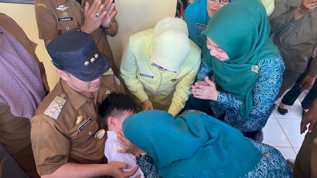 Bupati dan Ketua TP PKK Pangkep Tinjau Pelaksanaan PIN Polio