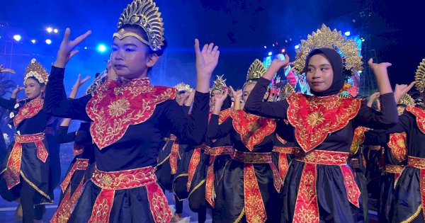 400 Penari Berhasil Pukau Pengunjung F8