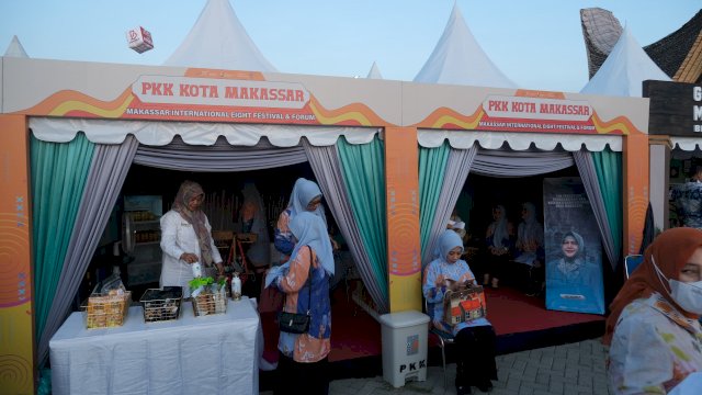 TP PKK Kota Makassar Bangkitkan Potensi UP2K dan UMKM Digelaran F8