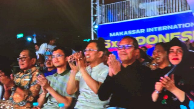 Diundang Khusus ke Penutupan F8, Danny-Indira Terlihat Makin &#8216;Lengket&#8217; dengan Amir Uskara