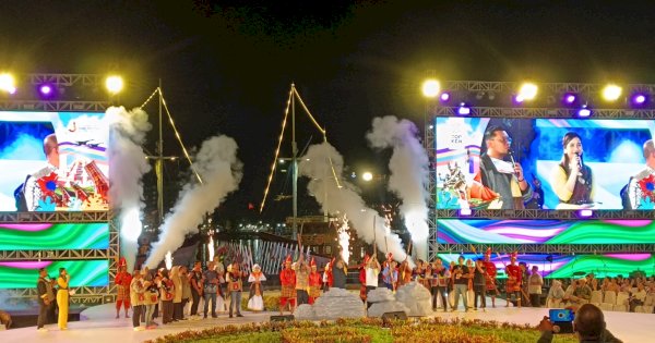 Pencabutan Tombak Miniatur Batu Tandai Penutupan Event F8 Makassar