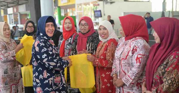 Indira Yusuf Ismail Apresiasi 10 Tokoh Perempuan Kecamatan Biringkanaya dalam Peringatan Hari Kartini