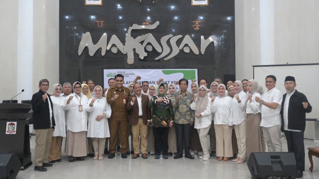 Ketua TP PKK Kota Makassar Indira Yusuf Ismail menghadiri pelantikan Pengurus KKI Kota Makassar Periode 2024-2028 di Baruga Anging Mamiri, Senin (15/07/2024).