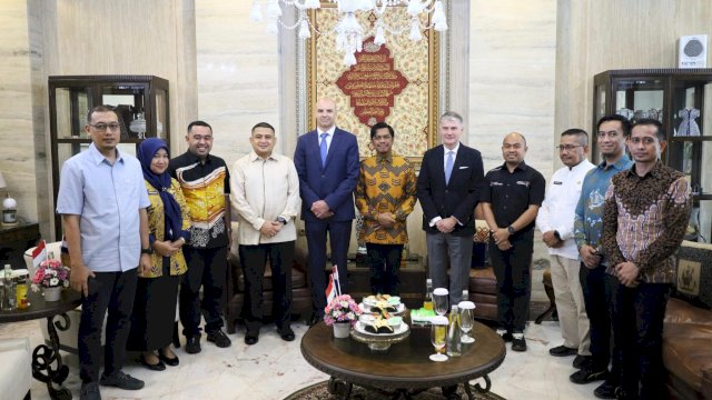 Kunjungan Duta Besar (Dubes) Kroasia untuk Indonesia Nebosja Koharovic dan Direktur Jenderal (Dirjen) Politik Kementerian Luar Negeri dan Eropa Republik Kroasia Petar Mihatov, di kediaman pribadi Wali Kota Makassar Moh Ramdhan Pomanto Jalan Amirullah, Jumat (07/06/2024).