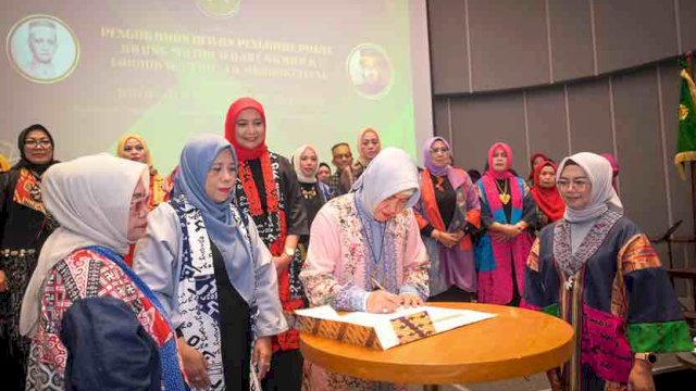 Ketua TP PKK Kota Makassar Indira Yusuf Ismail menghadiri pengukuhan dewan pengurus yang dirangkaikan dengan halalbihalal dan milad ke-45 Armawa, di Hotel Hyatt Place Makassar, Minggu (21/4/2024).