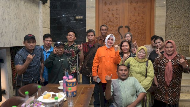 Indira Yusuf Ismail saat menerima Audiensi Komunitas PPDI Sulawesi Selatan di Kediamannya, Jalan Amirullah, Minggu (09/06/2024).