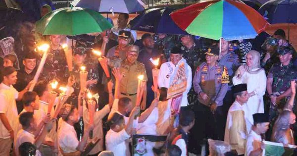 Lepas Peserta Pawai Obor dan Takbir Keliling, Danny Pomanto: Bukti Makassar Kota Damai