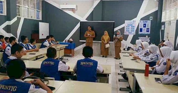 Diskominfo Goes To School: Edukasi Siswa SMPN Makassar tentang Literasi Keamanan Siber