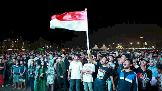 Ribuan Warga Makassar Nobar Timnas U-23 Indonesia di Tugu MNEK