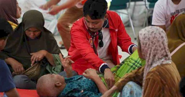 Tim Medis Pemkot Makassar dan IKA Unhas Berikan Layanan Kesehatan di Luwu Pasca-Banjir