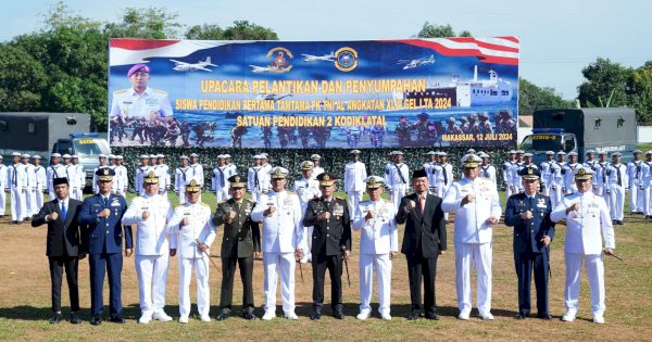 PJ Sekda Makassar Firman Hamid Pagarra Hadiri Pelantikan Siswa Diktama PK TNI AL Angkatan XLIV
