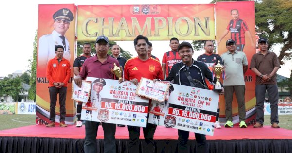 PJ Sekda Makassar Firman Hamid Pagarra Hadiri dan Serahkan Hadiah di Penutupan Wali Kota Cup 2024